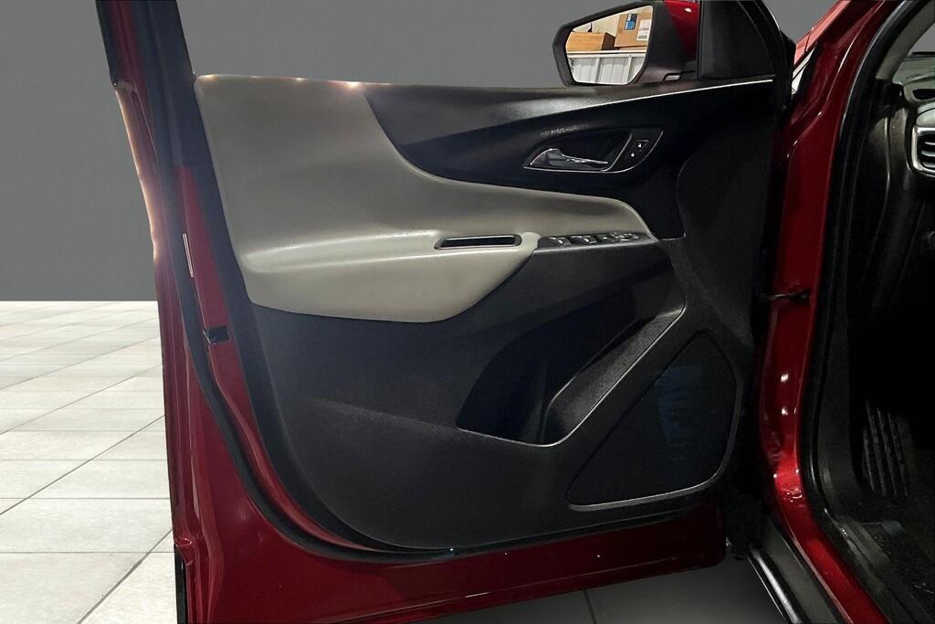 2019 Chevrolet EQUINOX Located at Cole Auto Outlet light-box-slides
