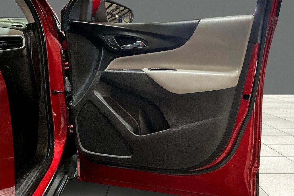 2019 Chevrolet EQUINOX Located at Cole Auto Outlet light-box-slides