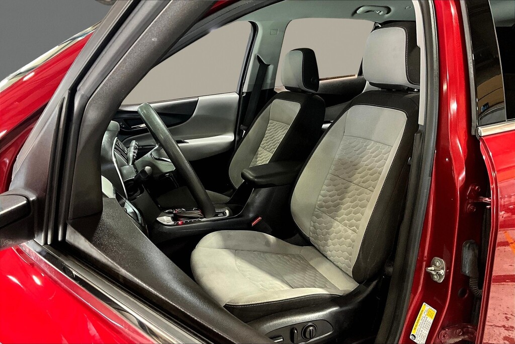 2019 Chevrolet EQUINOX Located at Cole Auto Outlet light-box-slides