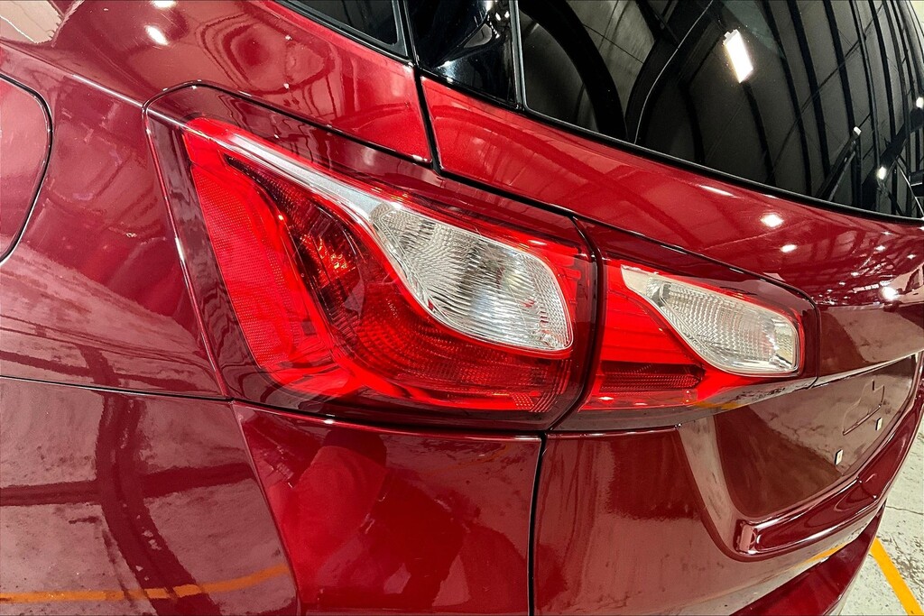 2019 Chevrolet EQUINOX Located at Cole Auto Outlet light-box-slides