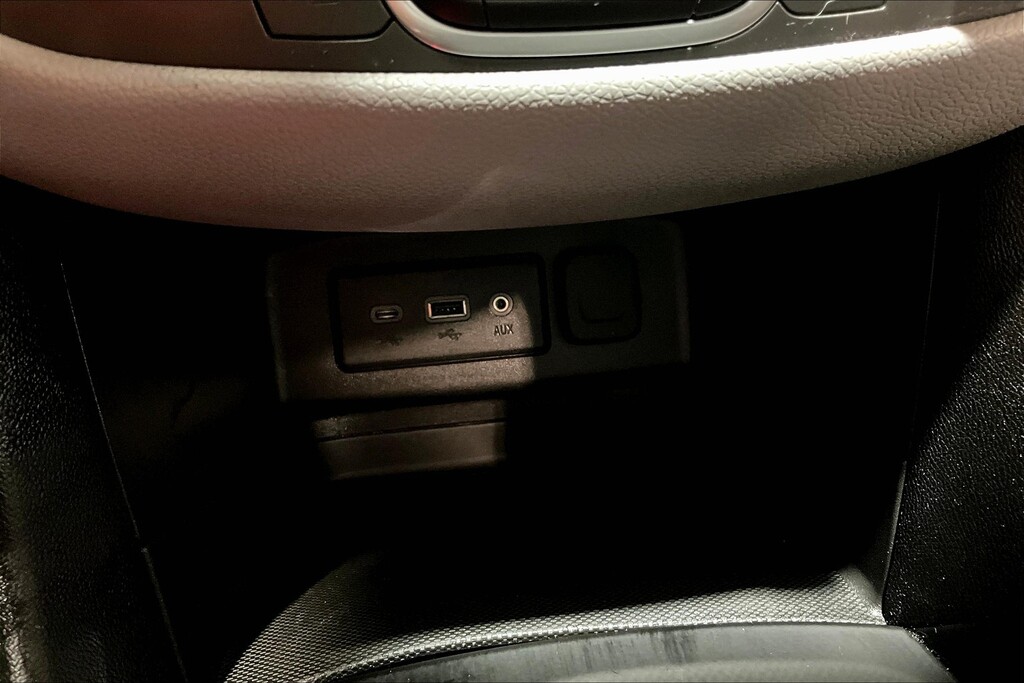 2019 Chevrolet EQUINOX Located at Cole Auto Outlet slide-image