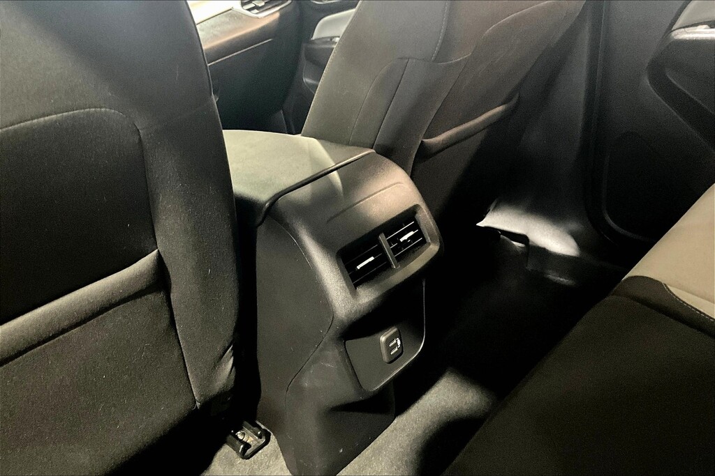 2019 Chevrolet EQUINOX Located at Cole Auto Outlet slide-image