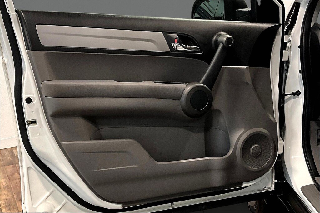 2011 Honda CRV Located at Cole Auto Outlet slide-image