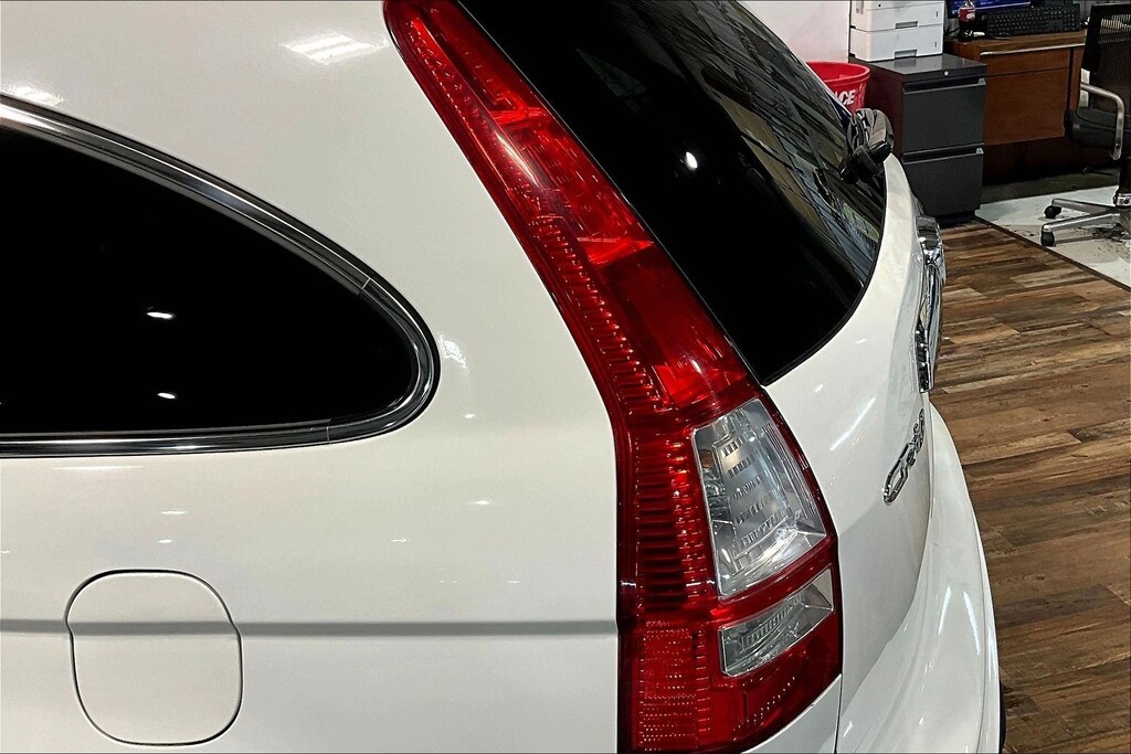 2011 Honda CRV Located at Cole Auto Outlet slide-image