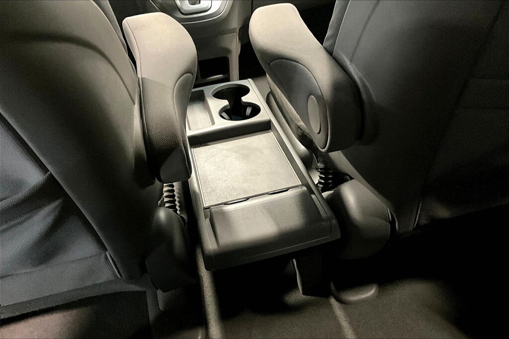 2011 Honda CRV Located at Cole Auto Outlet slide-image