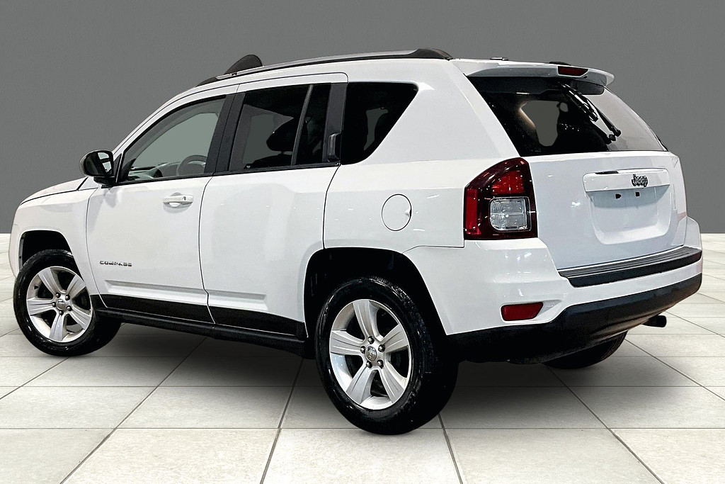 2015 Jeep COMPASS Located at Cole Auto Outlet light-box-slides
