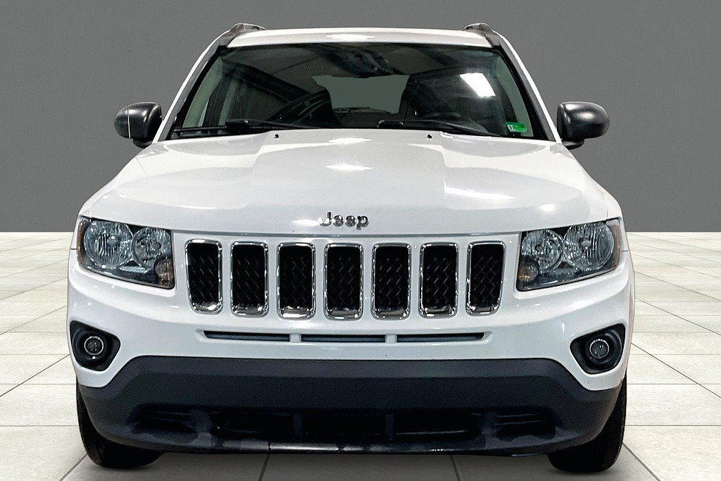 2015 Jeep COMPASS Located at Cole Auto Outlet light-box-slides