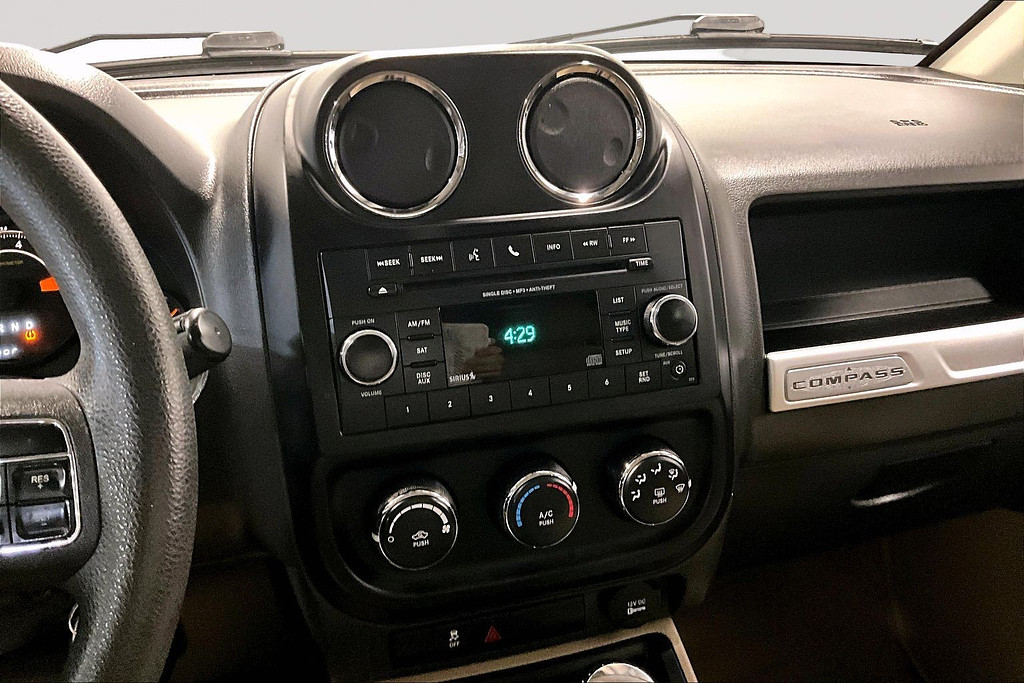 2015 Jeep COMPASS Located at Cole Auto Outlet slide-image