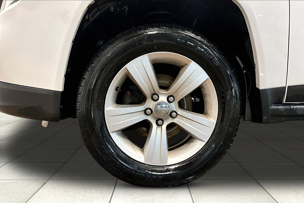 2015 Jeep COMPASS Located at Cole Auto Outlet slide-image