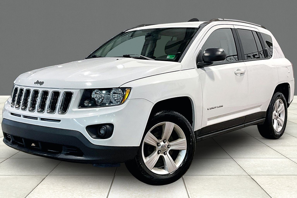 2015 Jeep COMPASS Located at Cole Auto Outlet light-box-slides