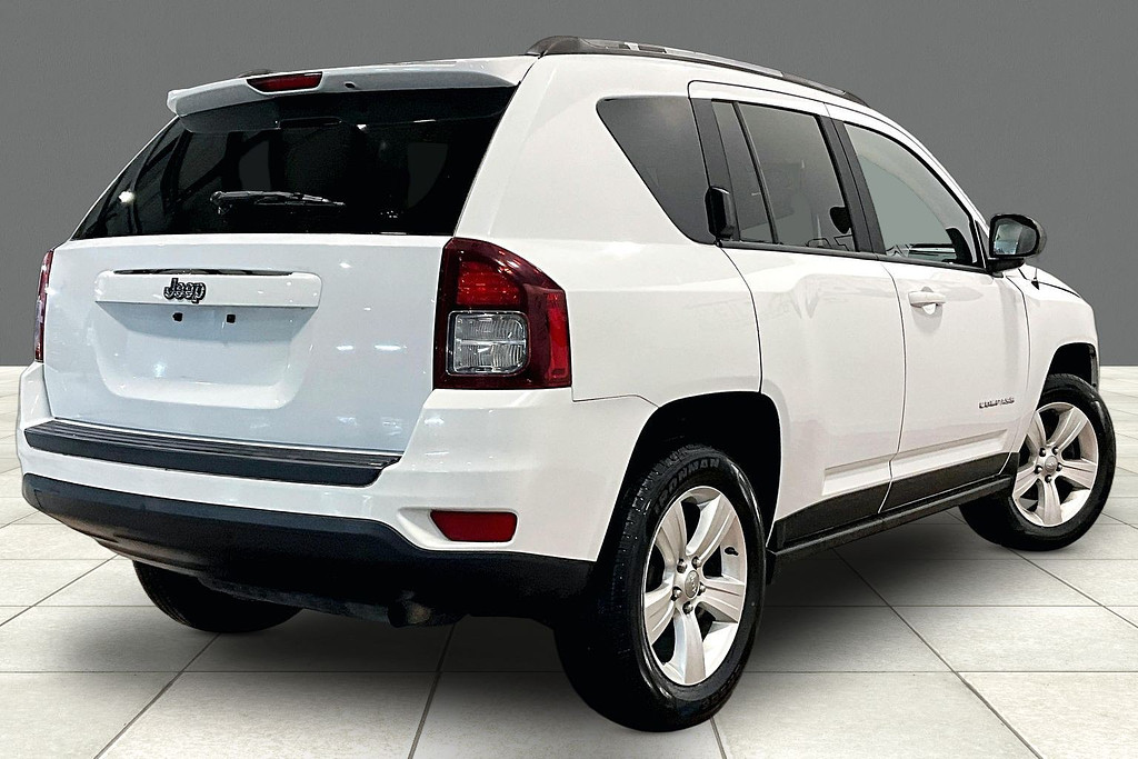 2015 Jeep COMPASS Located at Cole Auto Outlet light-box-slides