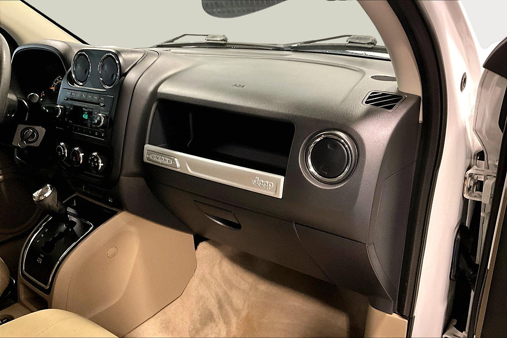 2015 Jeep COMPASS Located at Cole Auto Outlet light-box-slides