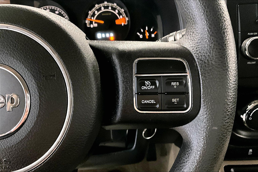 2015 Jeep COMPASS Located at Cole Auto Outlet light-box-slides