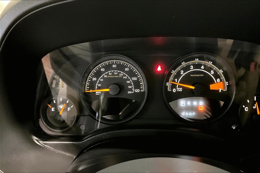 2015 Jeep COMPASS Located at Cole Auto Outlet slide-image