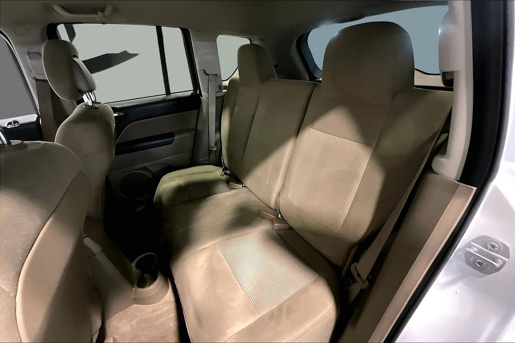 2015 Jeep COMPASS Located at Cole Auto Outlet slide-image