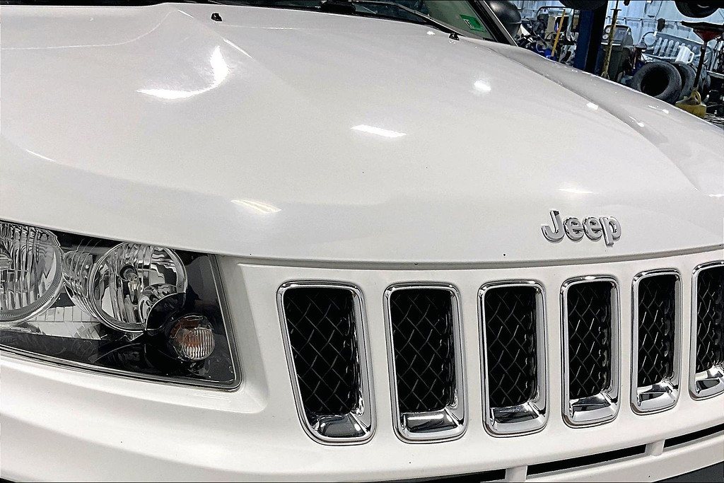 2015 Jeep COMPASS Located at Cole Auto Outlet light-box-slides