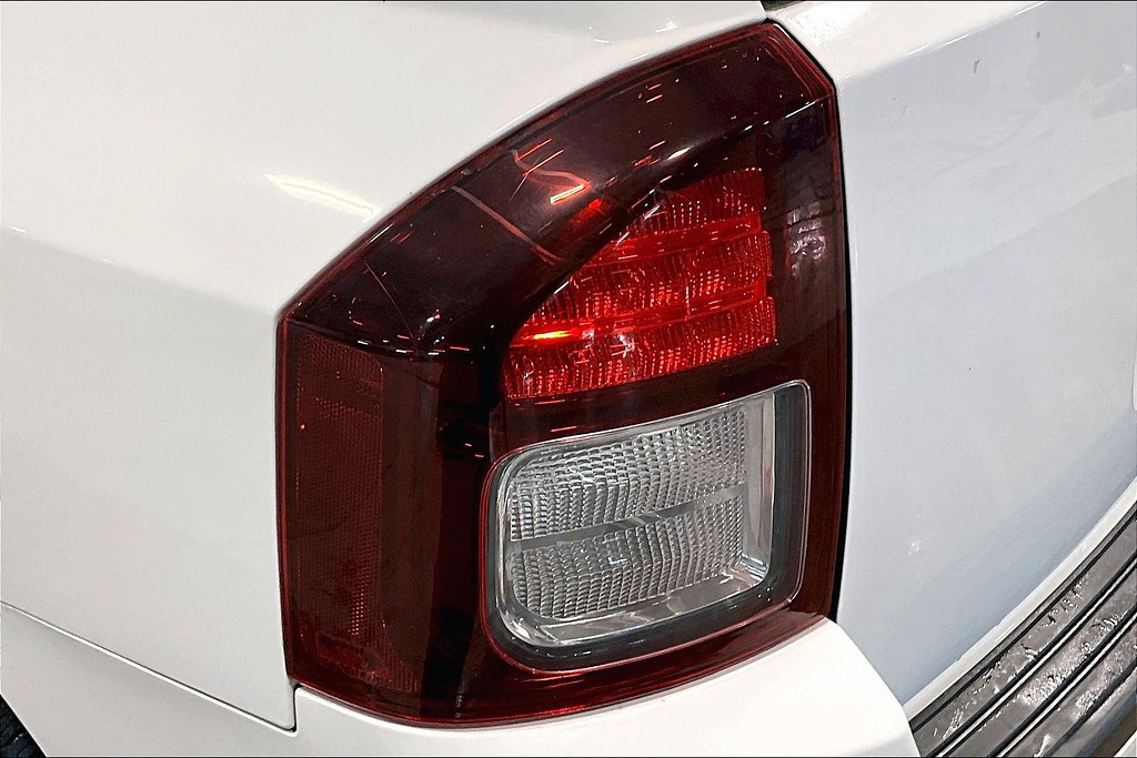 2015 Jeep COMPASS Located at Cole Auto Outlet light-box-slides