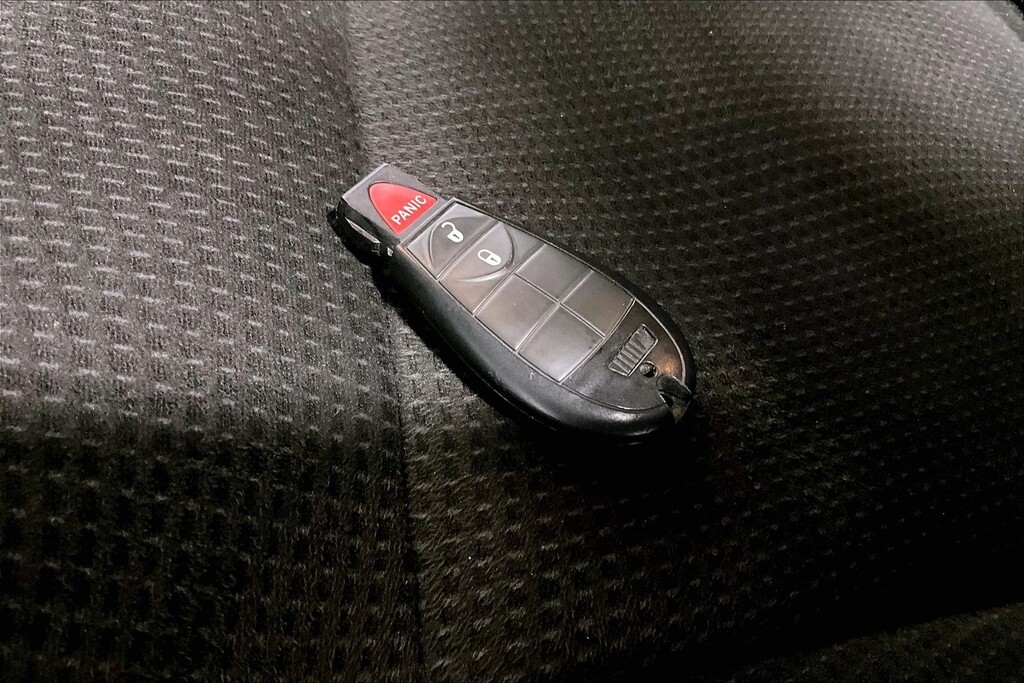 2018 Dodge GRAND CARAVAN Located at Cole Auto Outlet light-box-slides