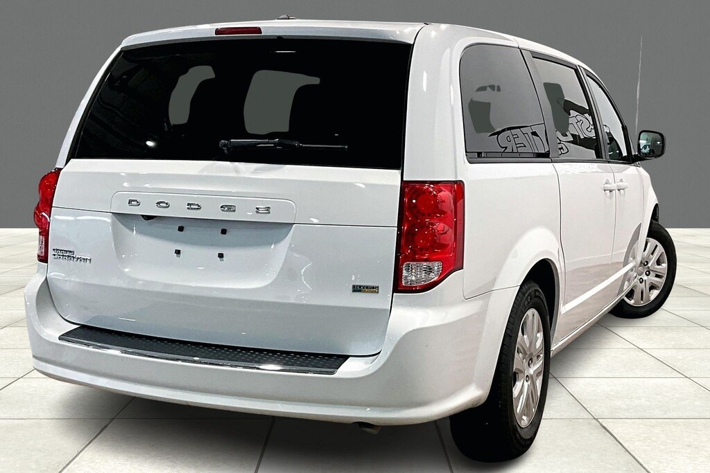 2018 Dodge GRAND CARAVAN Located at Cole Auto Outlet light-box-slides