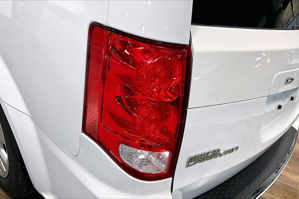 2018 Dodge GRAND CARAVAN Located at Cole Auto Outlet light-box-slides