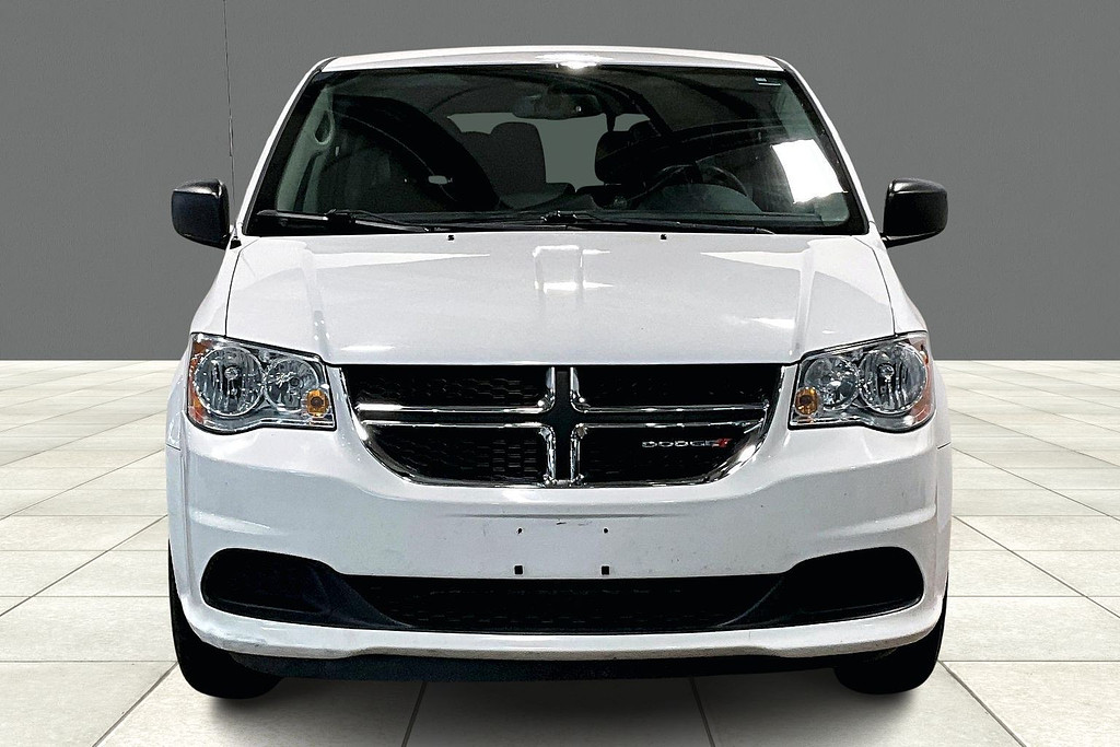 2018 Dodge GRAND CARAVAN Located at Cole Auto Outlet light-box-slides