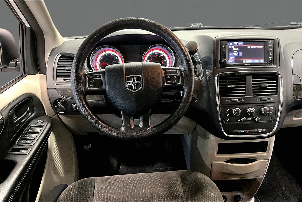 2018 Dodge GRAND CARAVAN Located at Cole Auto Outlet light-box-slides