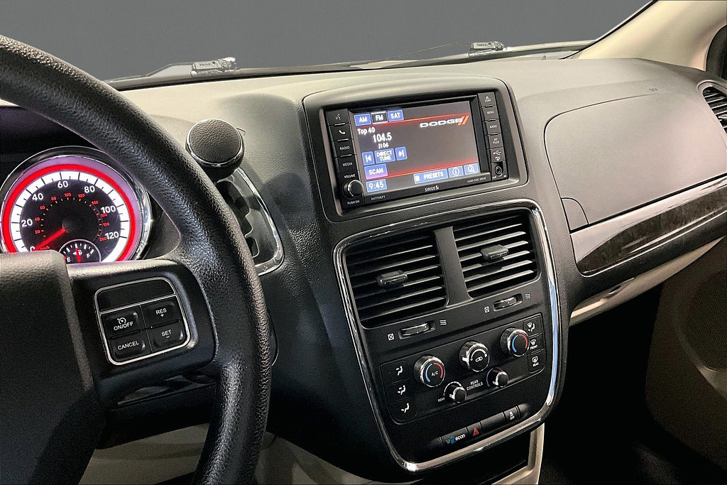 2018 Dodge GRAND CARAVAN Located at Cole Auto Outlet light-box-slides
