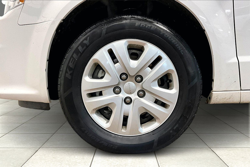 2018 Dodge GRAND CARAVAN Located at Cole Auto Outlet slide-image