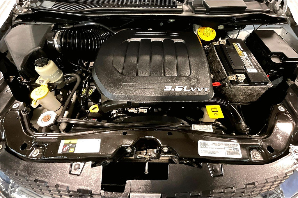 2018 Dodge GRAND CARAVAN Located at Cole Auto Outlet light-box-slides