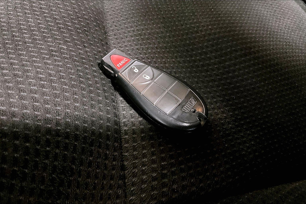 2018 Dodge GRAND CARAVAN Located at Cole Auto Outlet light-box-slides