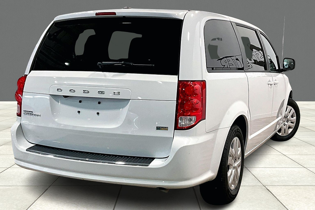 2018 Dodge GRAND CARAVAN Located at Cole Auto Outlet light-box-slides