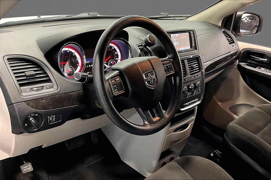 2018 Dodge GRAND CARAVAN Located at Cole Auto Outlet slide-image