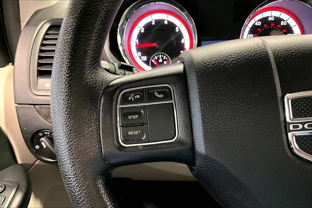 2018 Dodge GRAND CARAVAN Located at Cole Auto Outlet light-box-slides