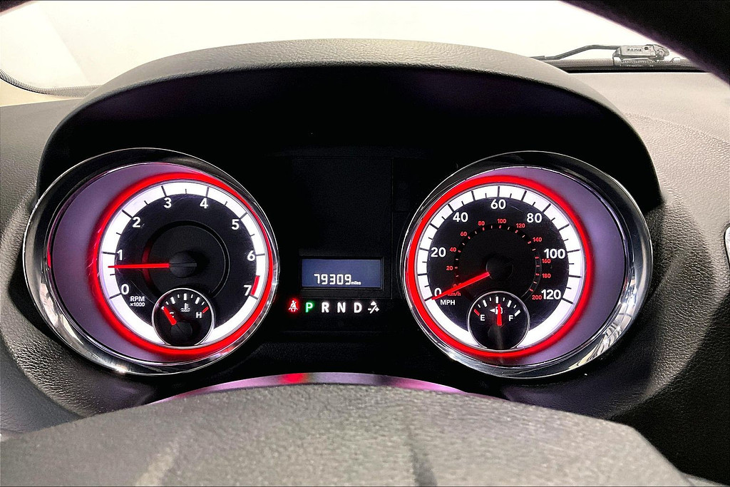 2018 Dodge GRAND CARAVAN Located at Cole Auto Outlet light-box-slides