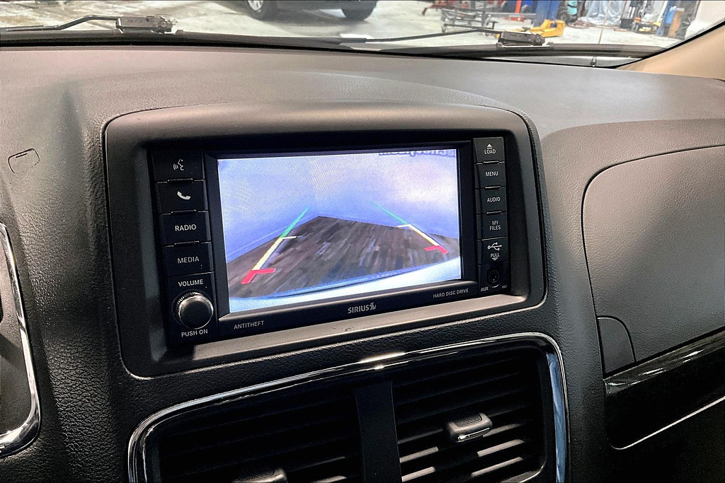 2018 Dodge GRAND CARAVAN Located at Cole Auto Outlet light-box-slides