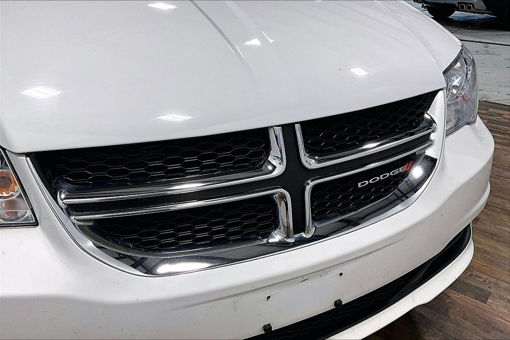 2018 Dodge GRAND CARAVAN Located at Cole Auto Outlet light-box-slides