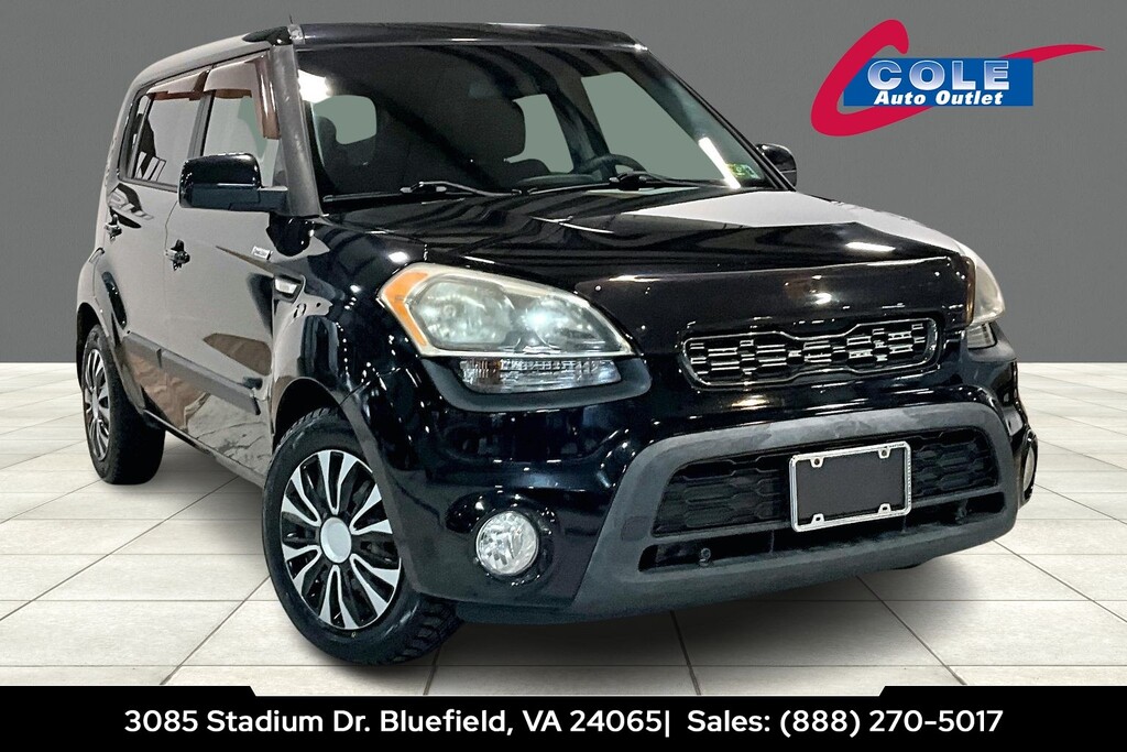 2013 Kia Soul Located at Cole Auto Outlet slide-image