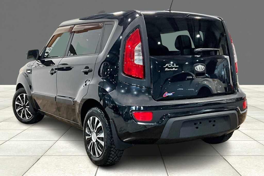2013 Kia Soul Located at Cole Auto Outlet slide-image
