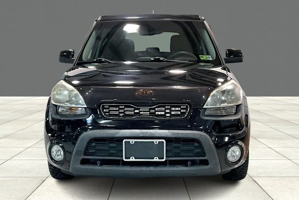 2013 Kia Soul Located at Cole Auto Outlet slide-image