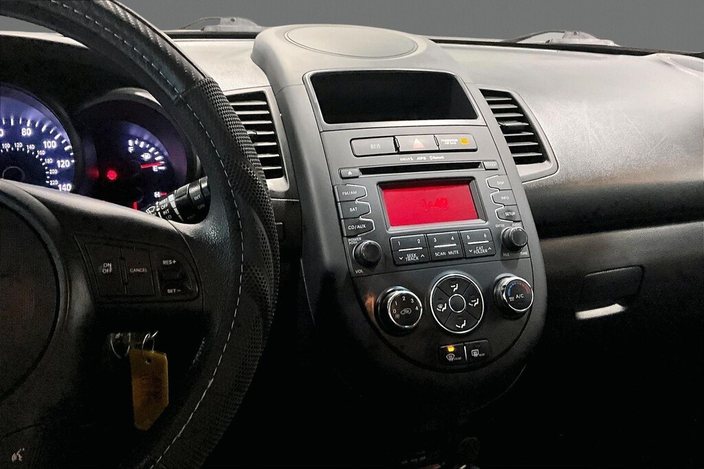 2013 Kia Soul Located at Cole Auto Outlet slide-image