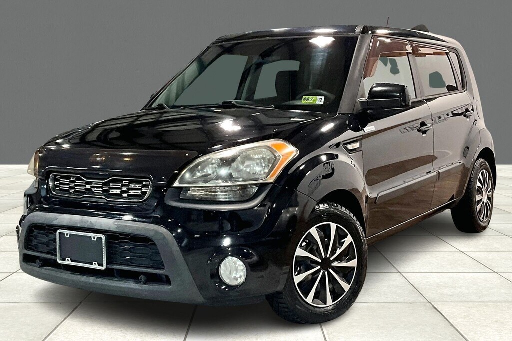 2013 Kia Soul Located at Cole Auto Outlet slide-image