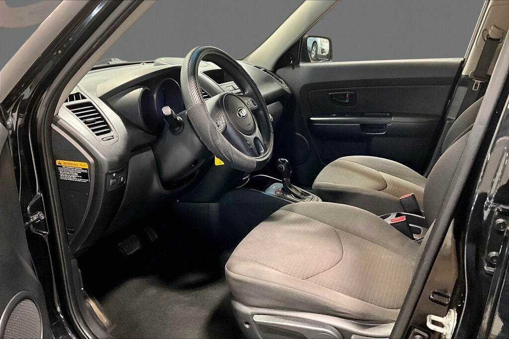 2013 Kia Soul Located at Cole Auto Outlet slide-image