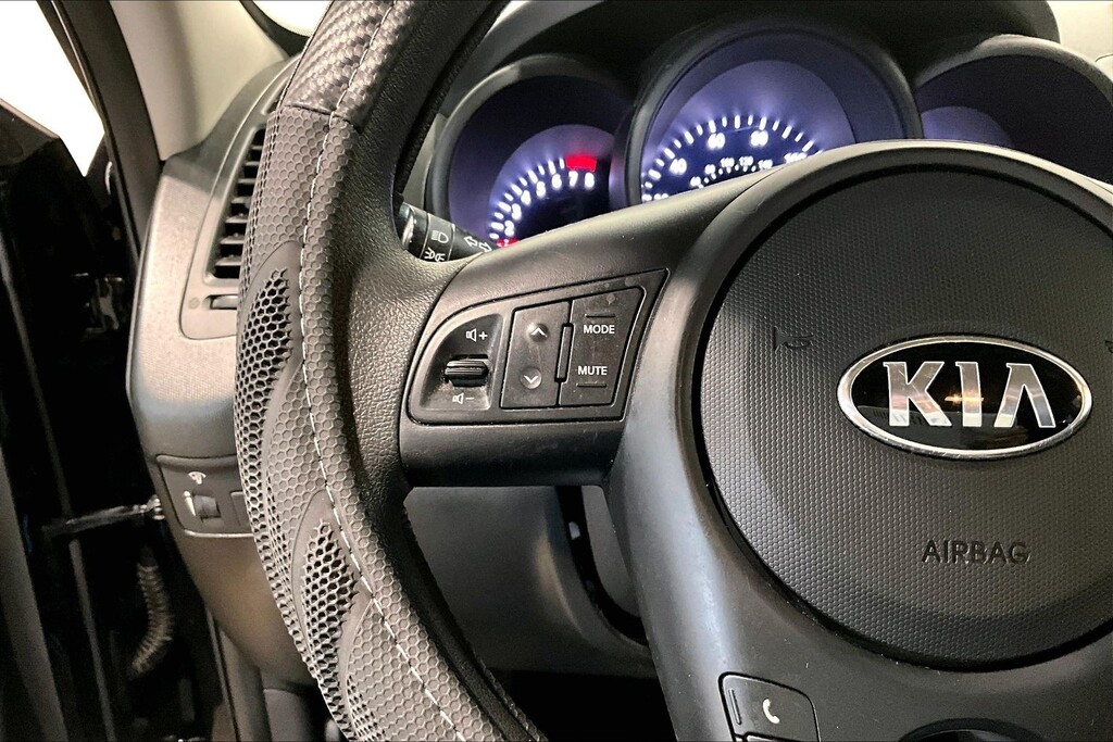2013 Kia Soul Located at Cole Auto Outlet slide-image