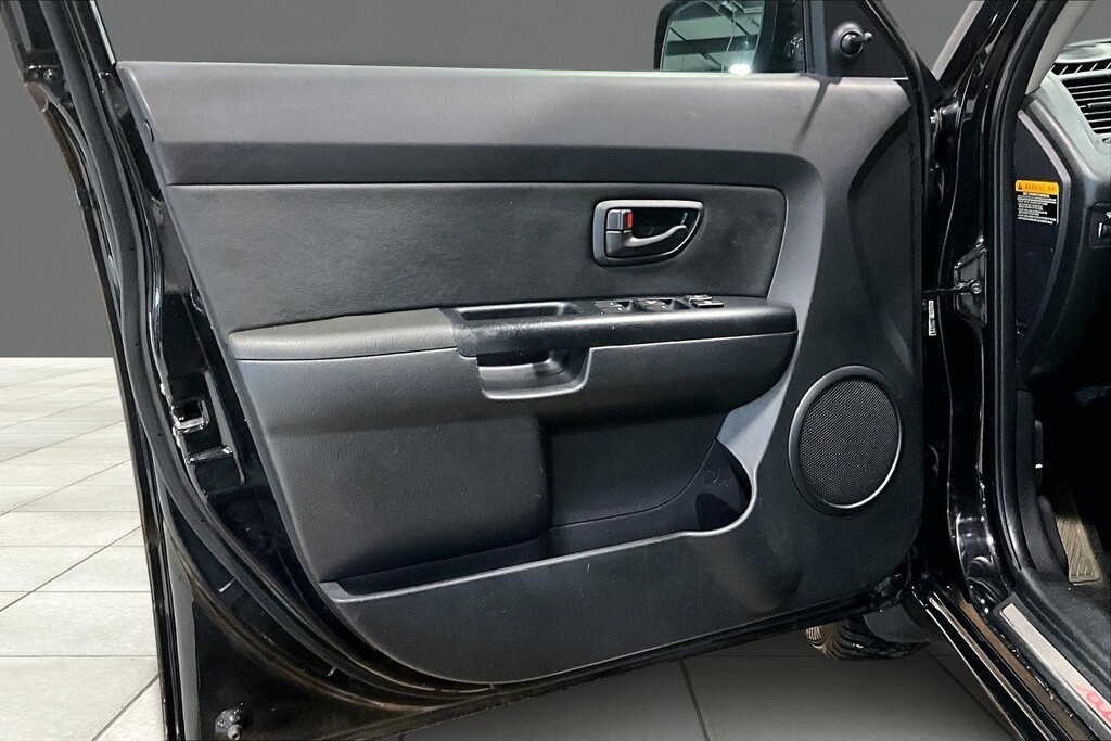 2013 Kia Soul Located at Cole Auto Outlet slide-image
