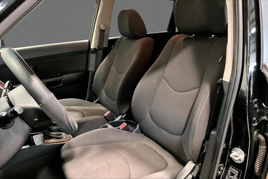 2013 Kia Soul Located at Cole Auto Outlet slide-image