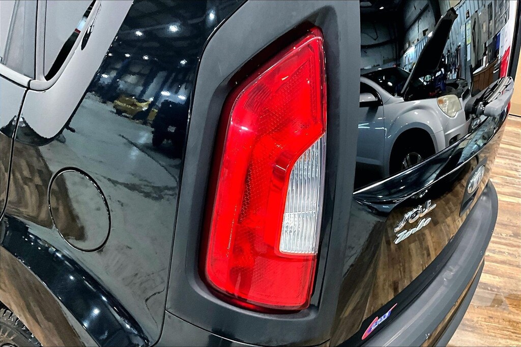 2013 Kia Soul Located at Cole Auto Outlet slide-image