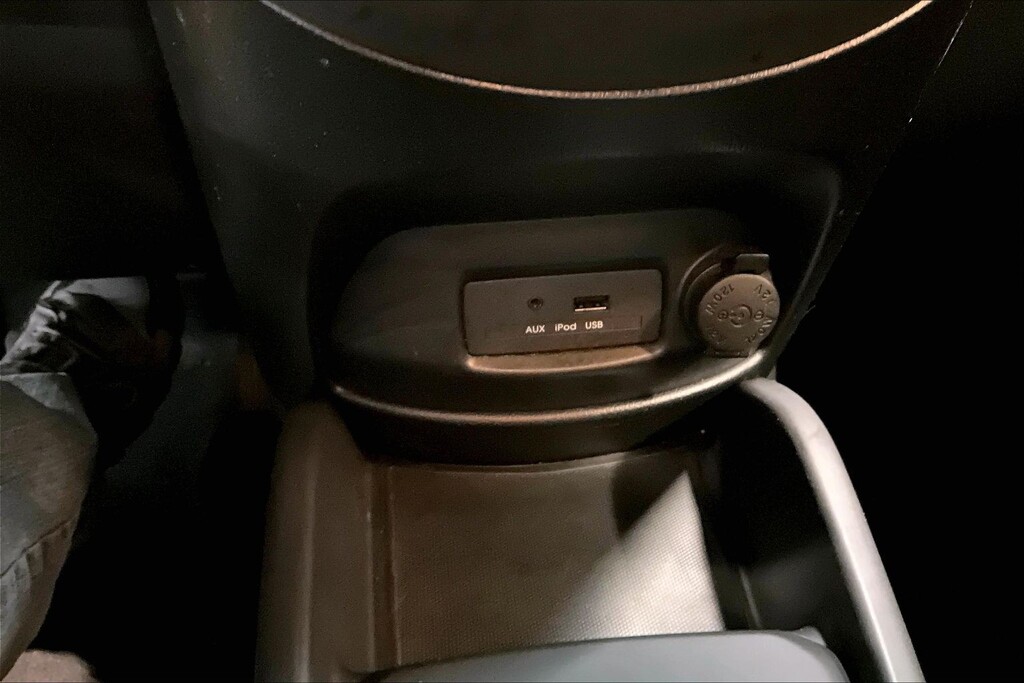 2013 Kia Soul Located at Cole Auto Outlet slide-image