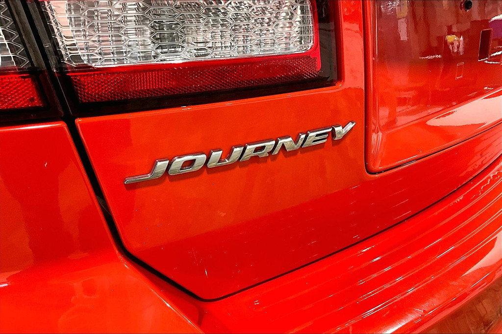 2018 Dodge JOURNEY Located at Cole Auto Outlet slide-image