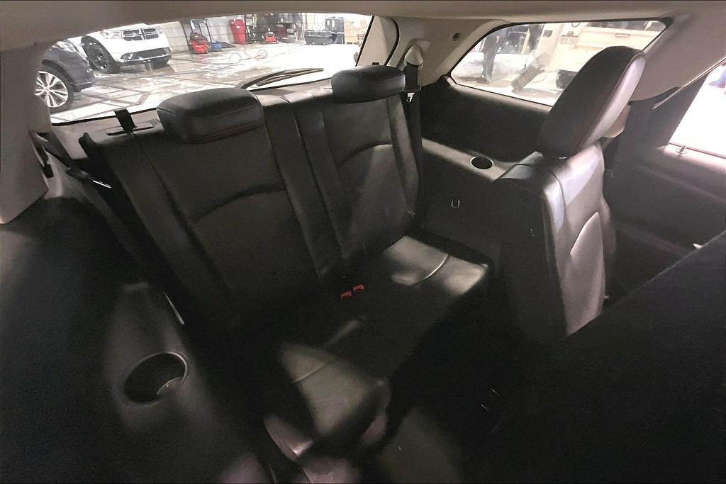 2018 Dodge JOURNEY Located at Cole Auto Outlet slide-image