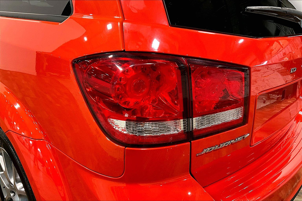 2018 Dodge JOURNEY Located at Cole Auto Outlet slide-image